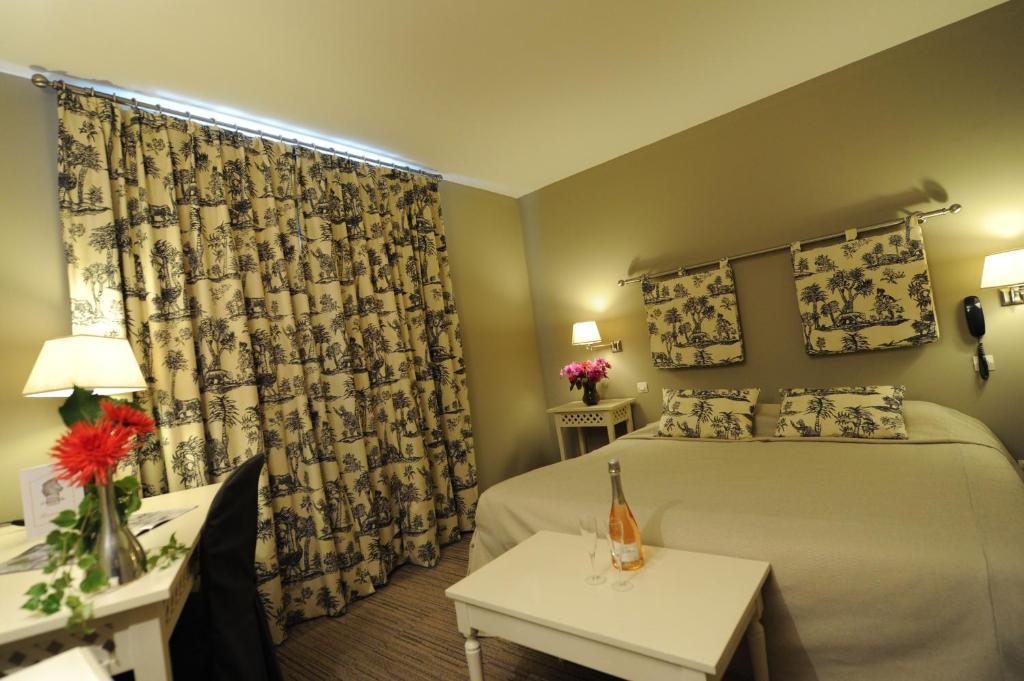 Hotel Spa Le Relais Du Bellay Montreuil-Bellay Camera foto