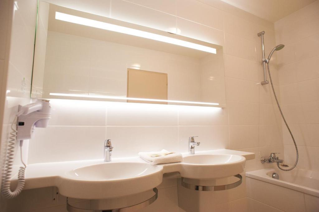 Hotel Spa Le Relais Du Bellay Montreuil-Bellay Esterno foto